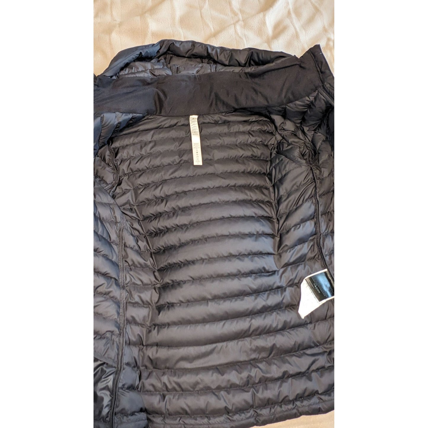 Lululemon Pack it Down jacket sz 4 Black Puffer